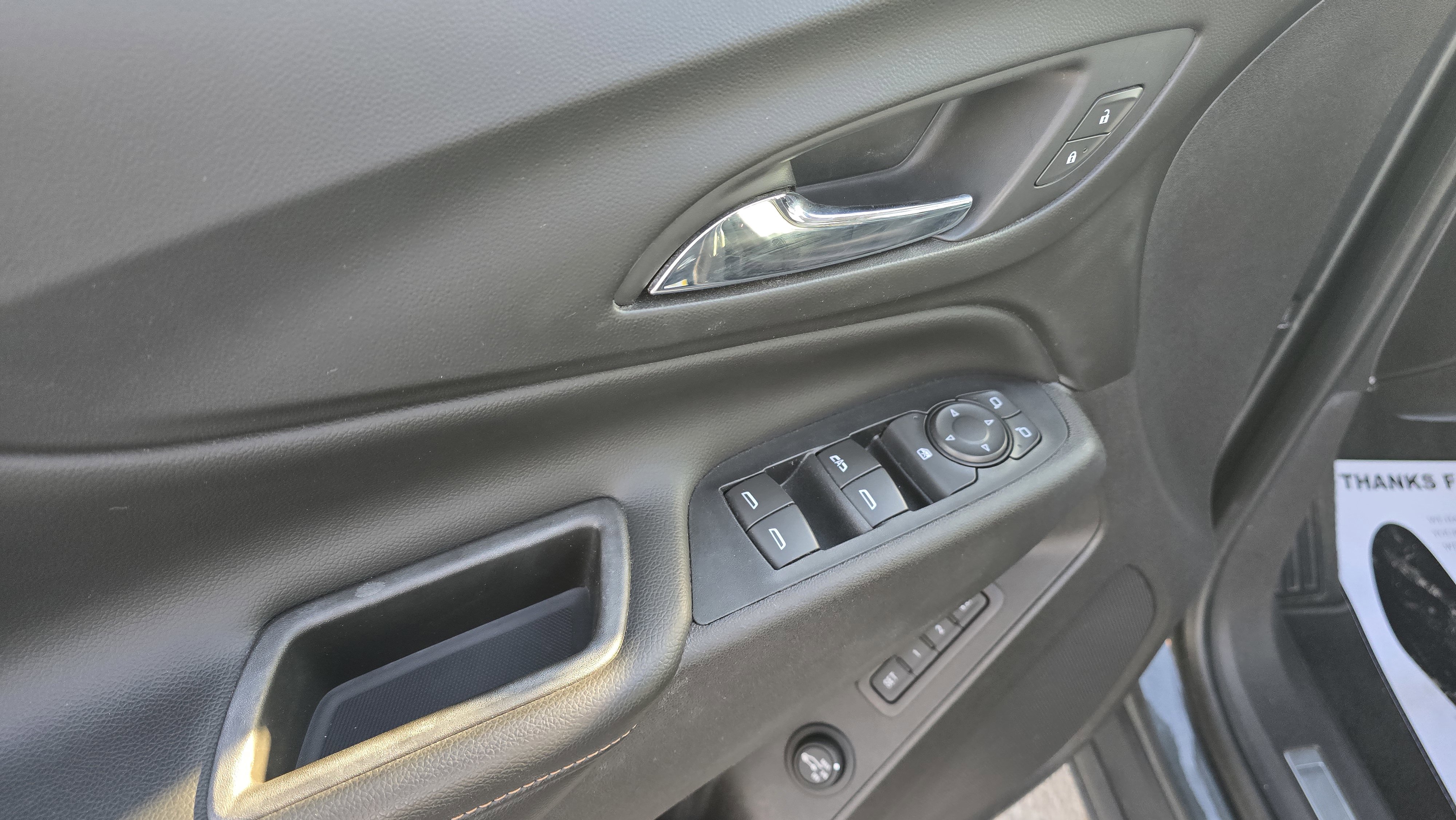 Used 2018 Chevrolet Equinox Premier FWD image 7