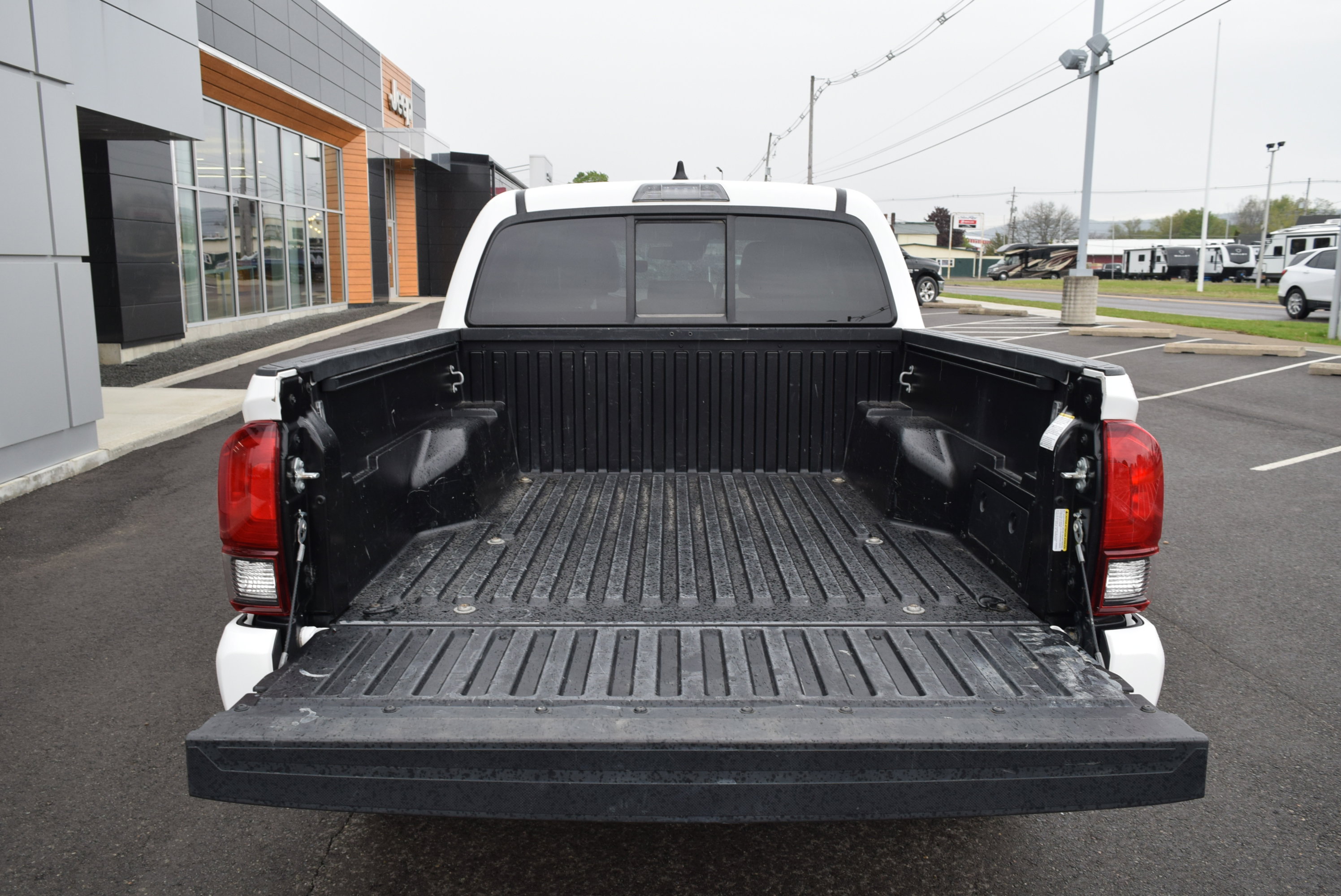Used 2023 Toyota Tacoma SR w/ SR Convenience Package RWD image 9