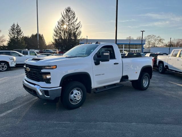 Used 2026 Chevrolet Silverado 3500 W/T AWD/4WD image 2