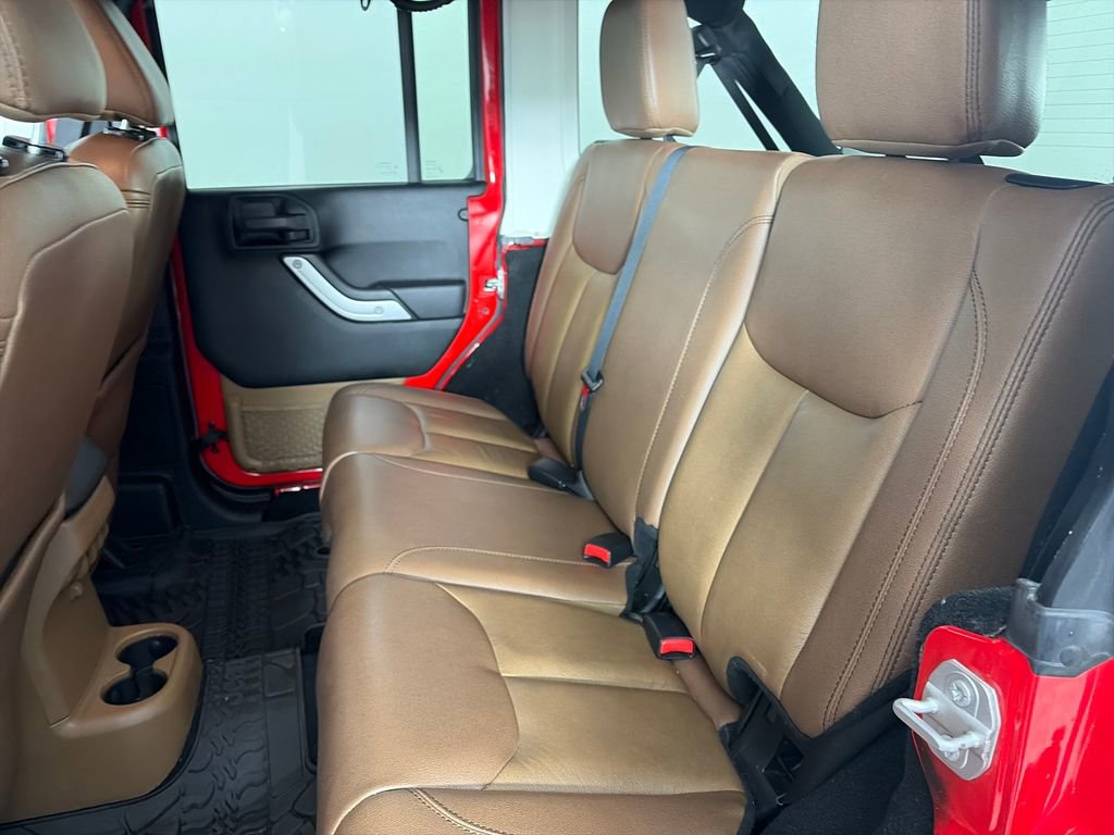 Used 2016 Jeep Wrangler Unlimited Rubicon w/ Connectivity Group AWD/4WD image 13