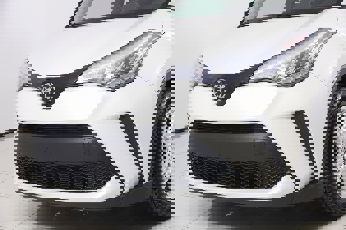 Used 2021 Toyota C-HR LE image 45