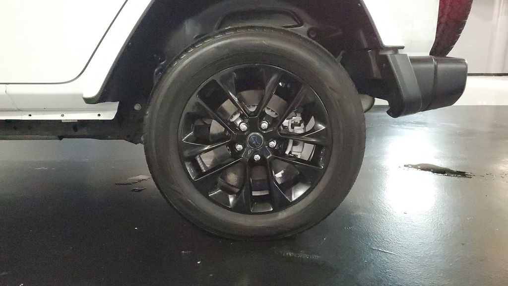 Used 2024 Jeep Wrangler Unlimited Sahara image 6