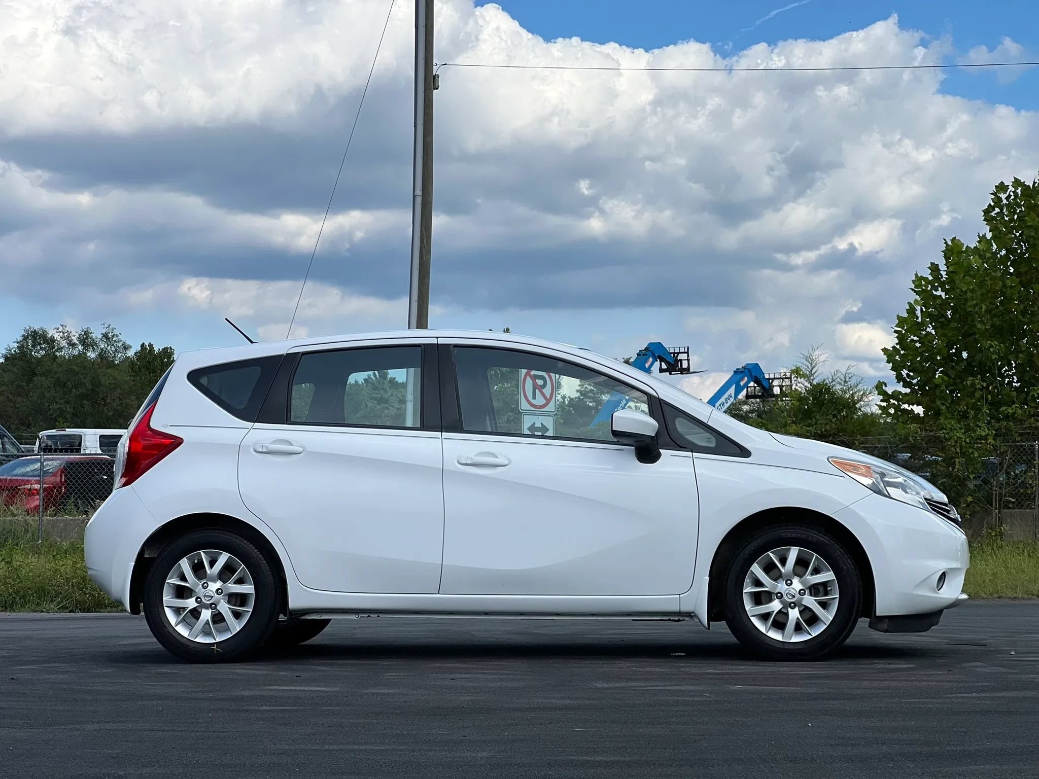 Used 2015 Nissan Versa Note SV w/ SV Appearance Package FWD image 6