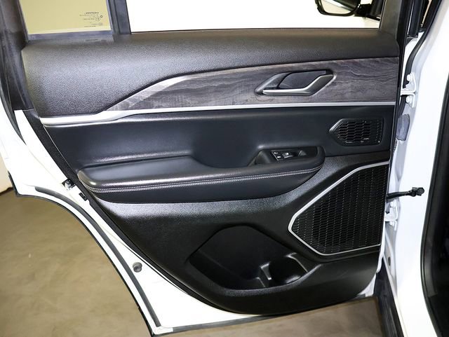 Used 2022 Jeep Grand Cherokee Limited AWD/4WD image 27
