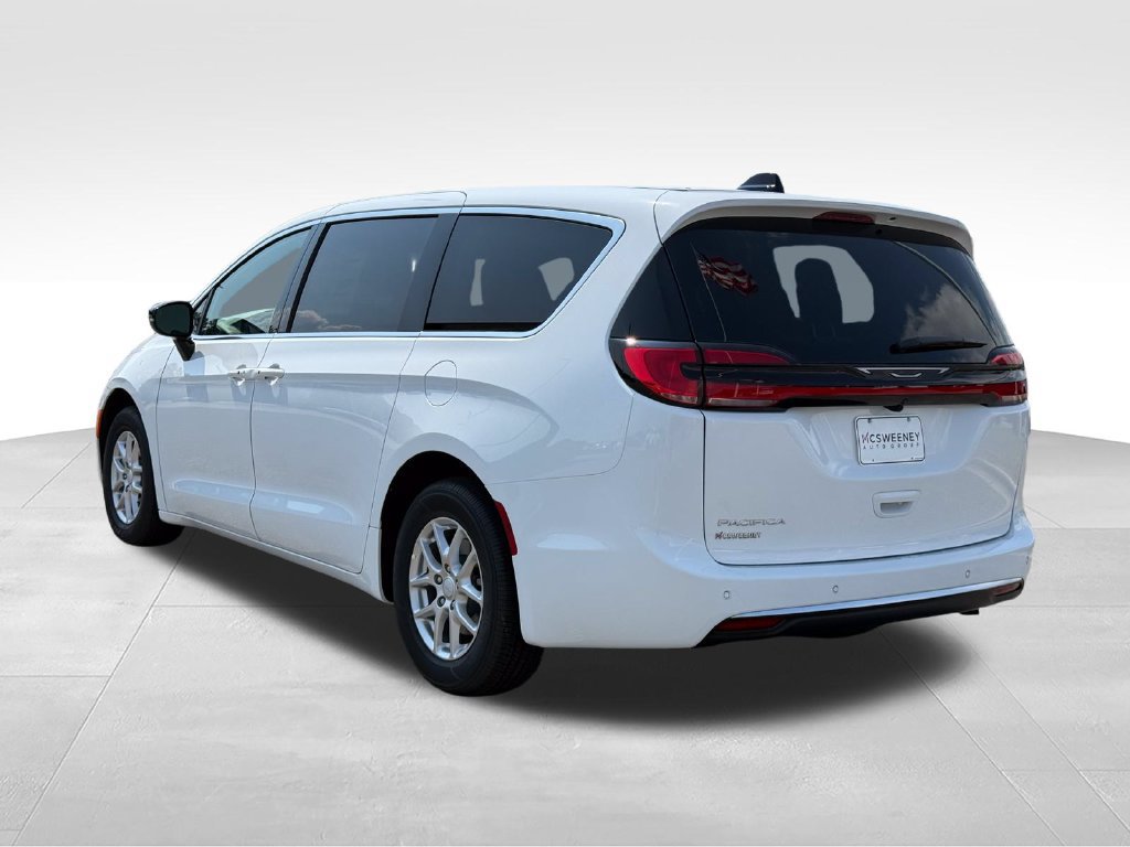 New 2027 Chrysler Pacifica Select FWD image 3