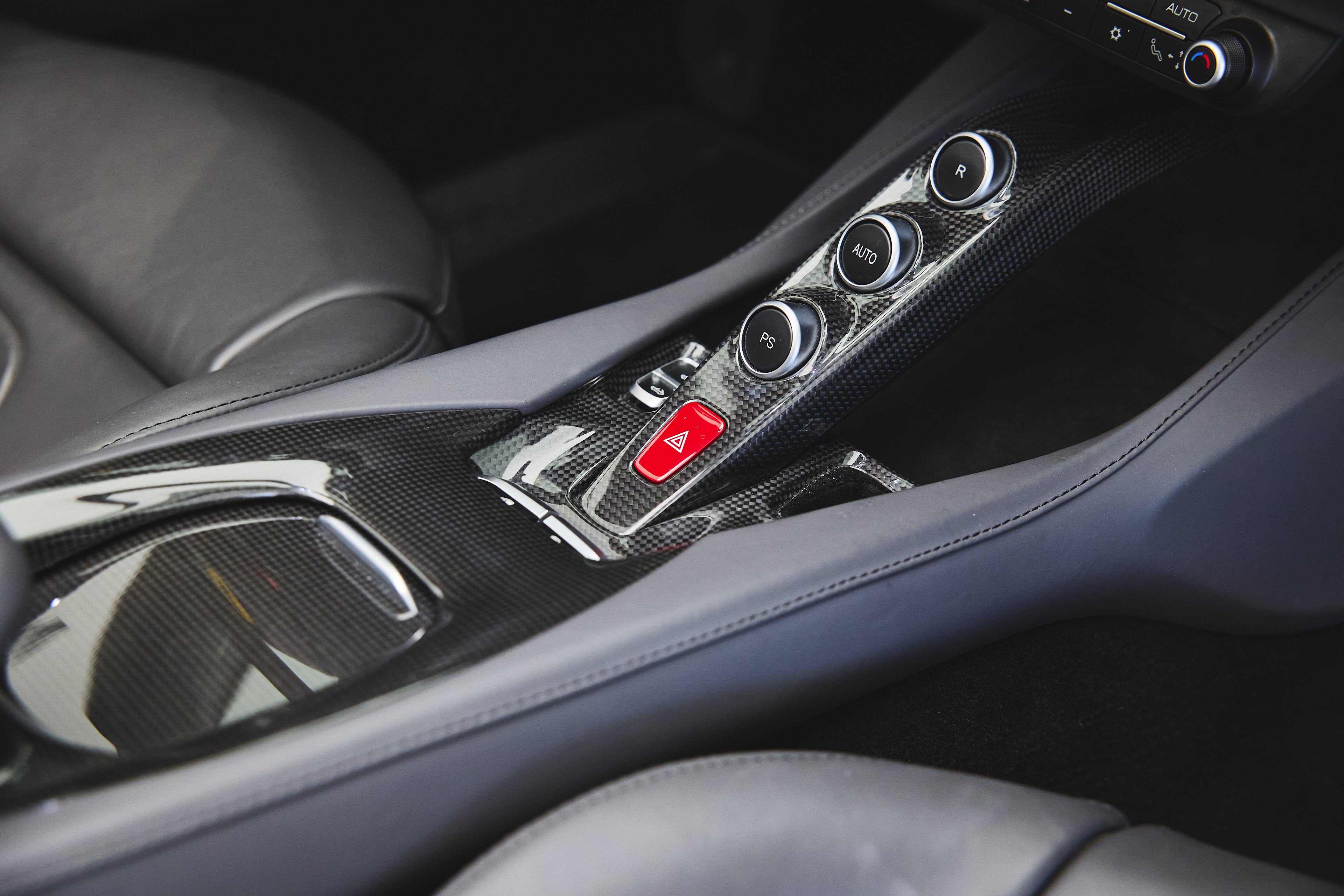 Used 2019 Ferrari Portofino RWD image 37