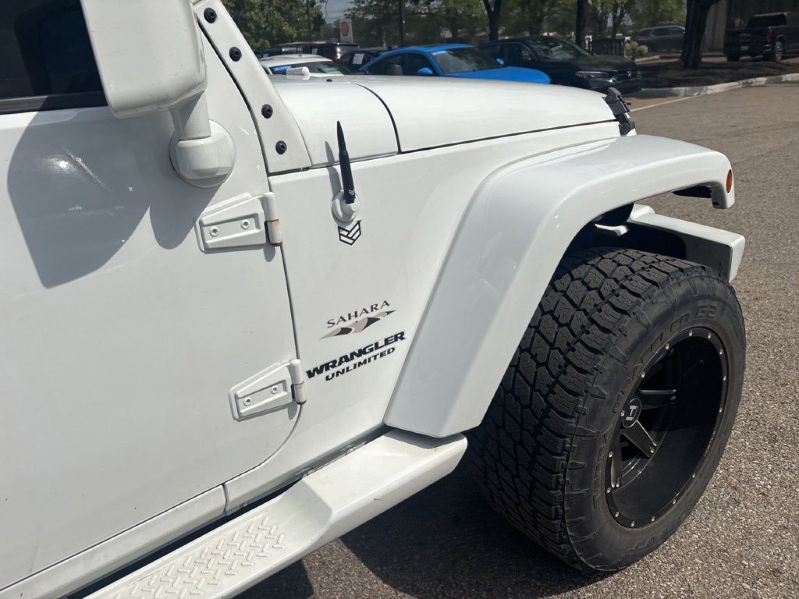 Used 2017 Jeep Wrangler Unlimited Sahara w/ Connectivity Group AWD/4WD image 14