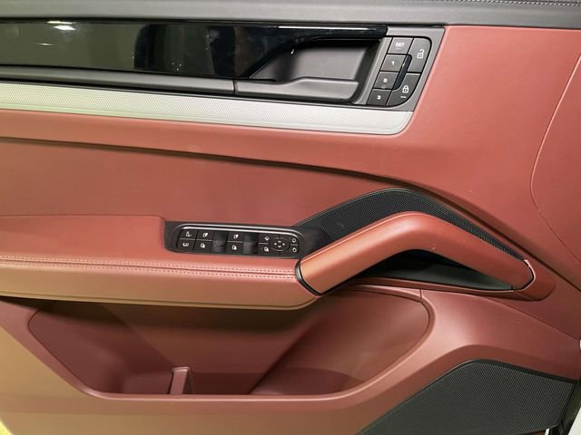 Certified 2025 Porsche Cayenne E-Hybrid image 34