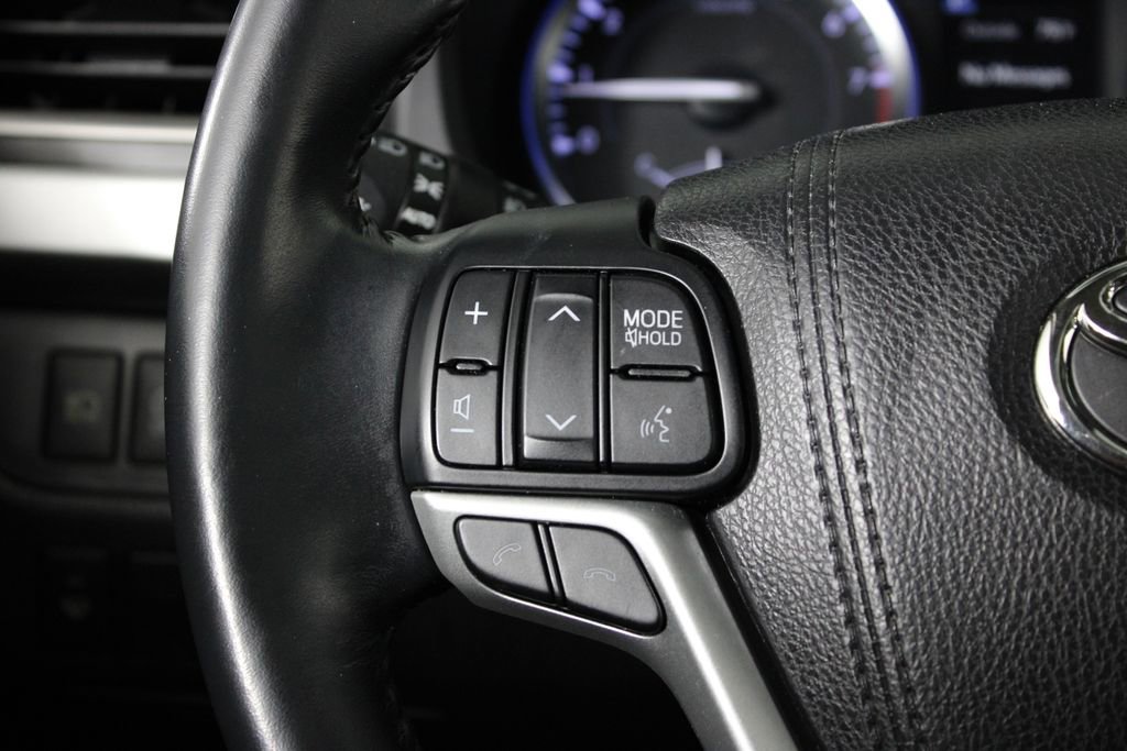 Used 2017 Toyota Highlander XLE image 27