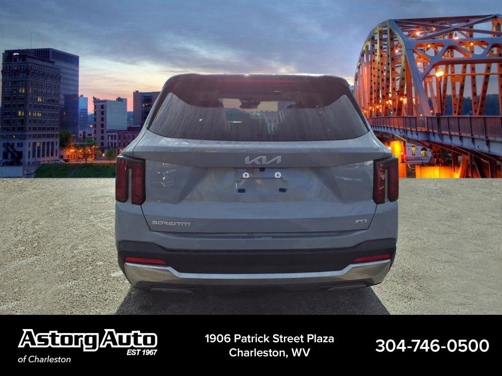 Used 2024 Kia Sorento S w/ Panoramic Sunroof Package image 4