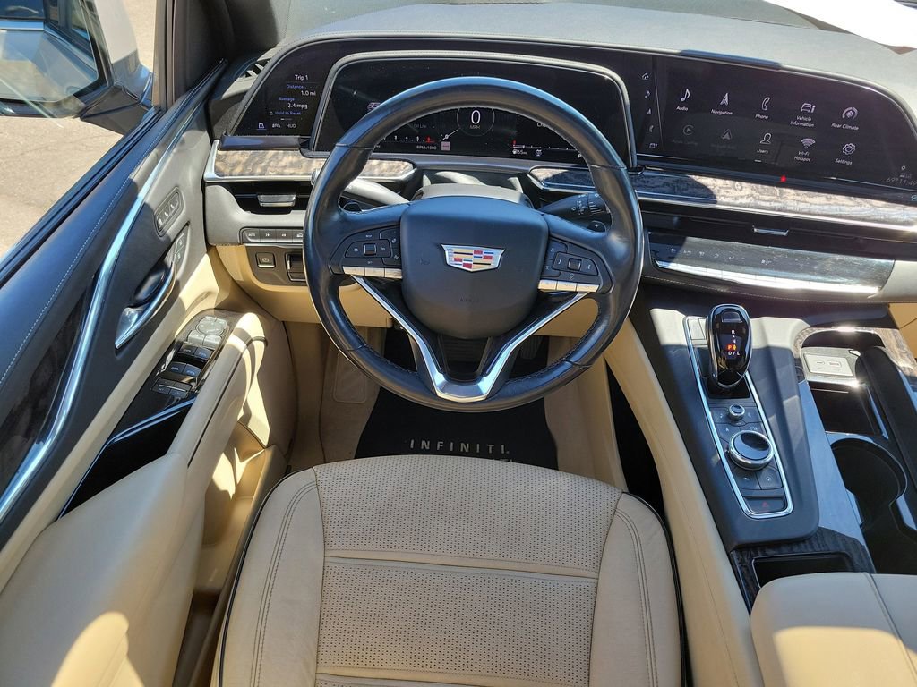 Used 2021 Cadillac Escalade ESV Premium Luxury w/ Driver Assist Tech Package AWD/4WD image 15
