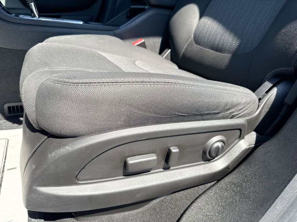 Used 2017 Chevrolet Traverse LT w/ Style and Technology Package FWD image 12