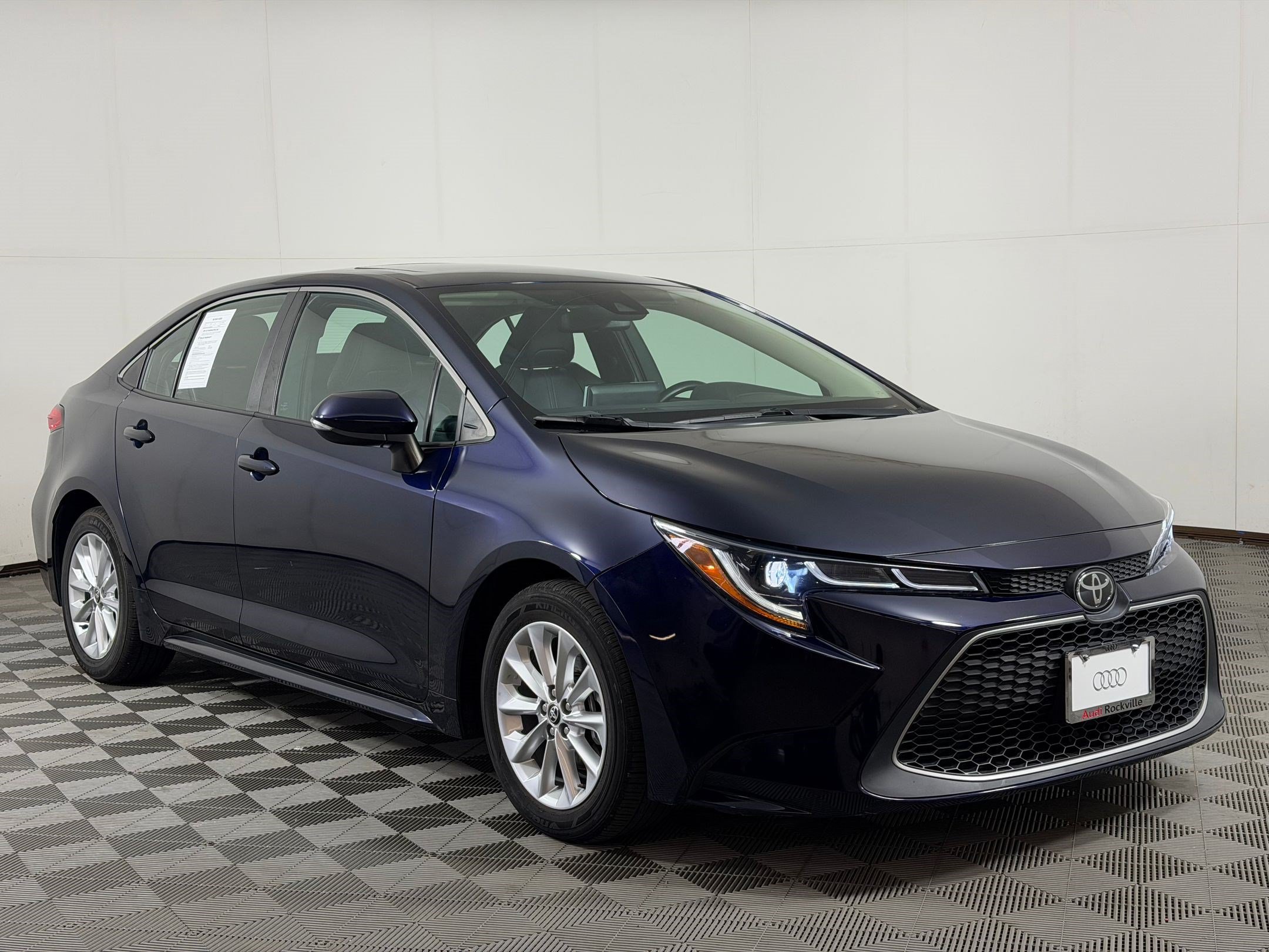 Used 2022 Toyota Corolla XLE FWD image 7