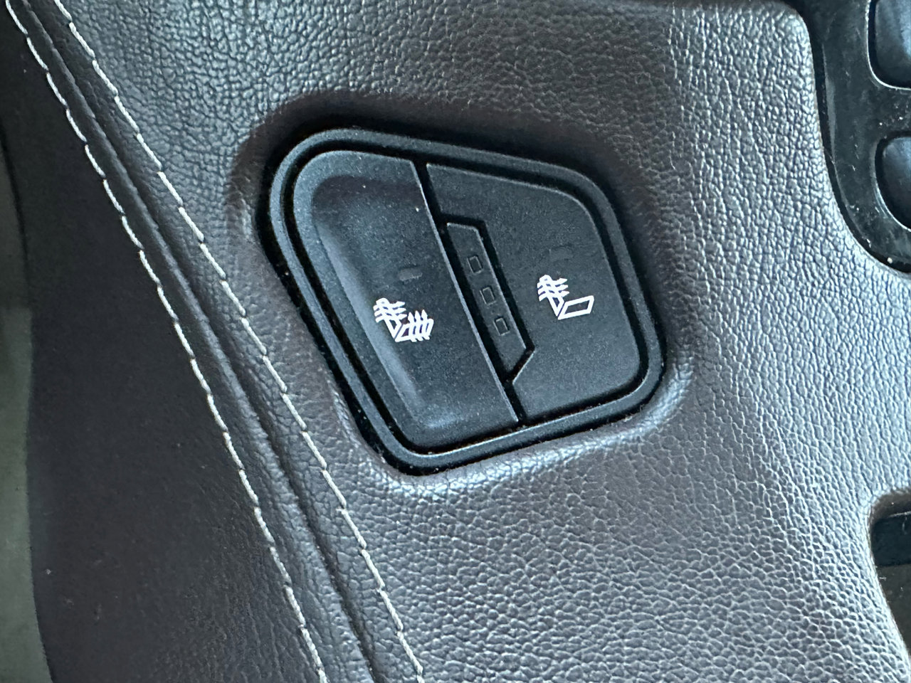 Used 2016 Chevrolet Suburban LT w/ LT Signature Package image 32