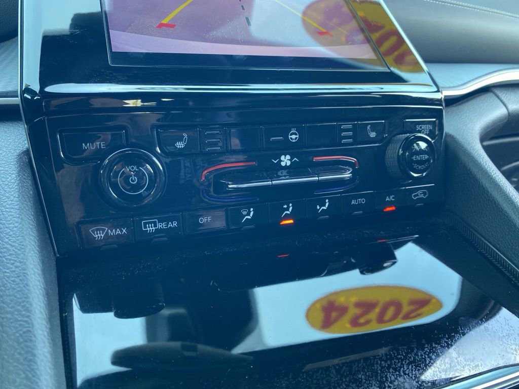 Used 2024 Jeep Grand Cherokee L Laredo image 47