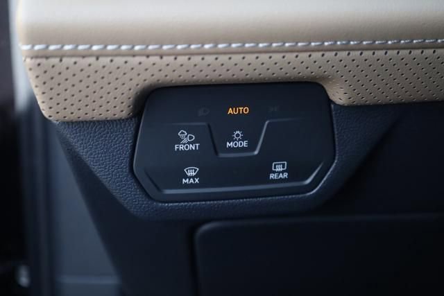 New 2026 Volkswagen Atlas Cross Sport SE image 11