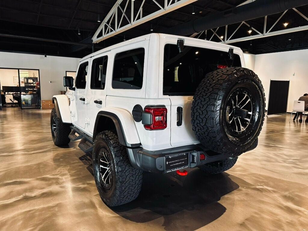 Used 2024 Jeep Wrangler Unlimited Rubicon AWD/4WD image 3