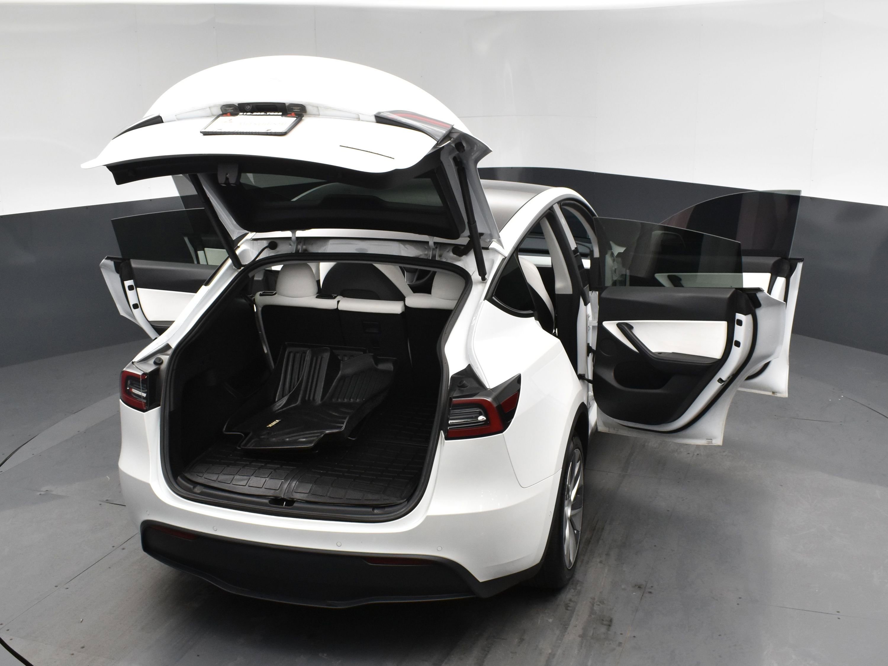 Used 2021 Tesla Model Y Long Range image 22