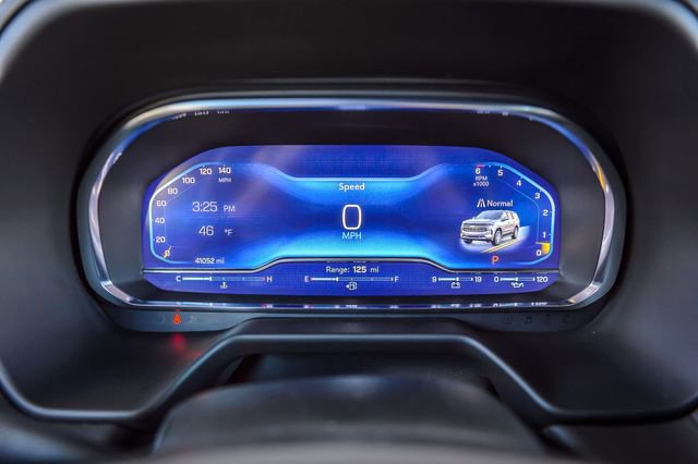 Used 2023 Chevrolet Suburban Premier image 30