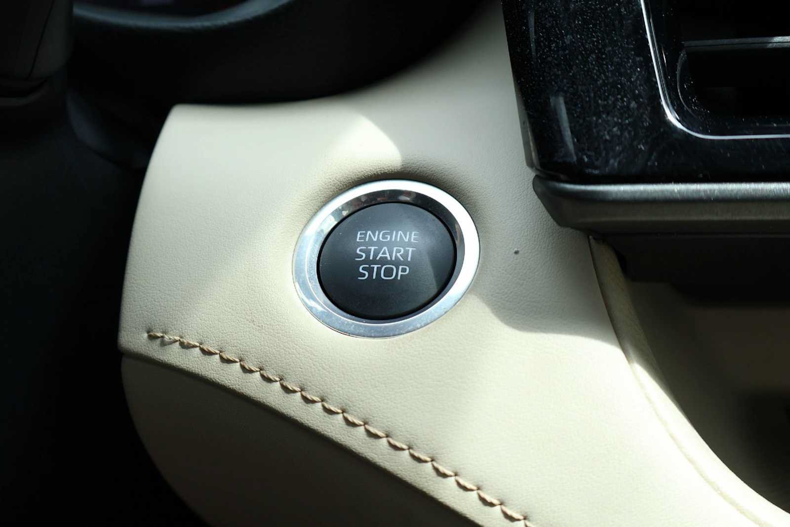 Used 2024 Toyota Highlander Limited FWD image 26