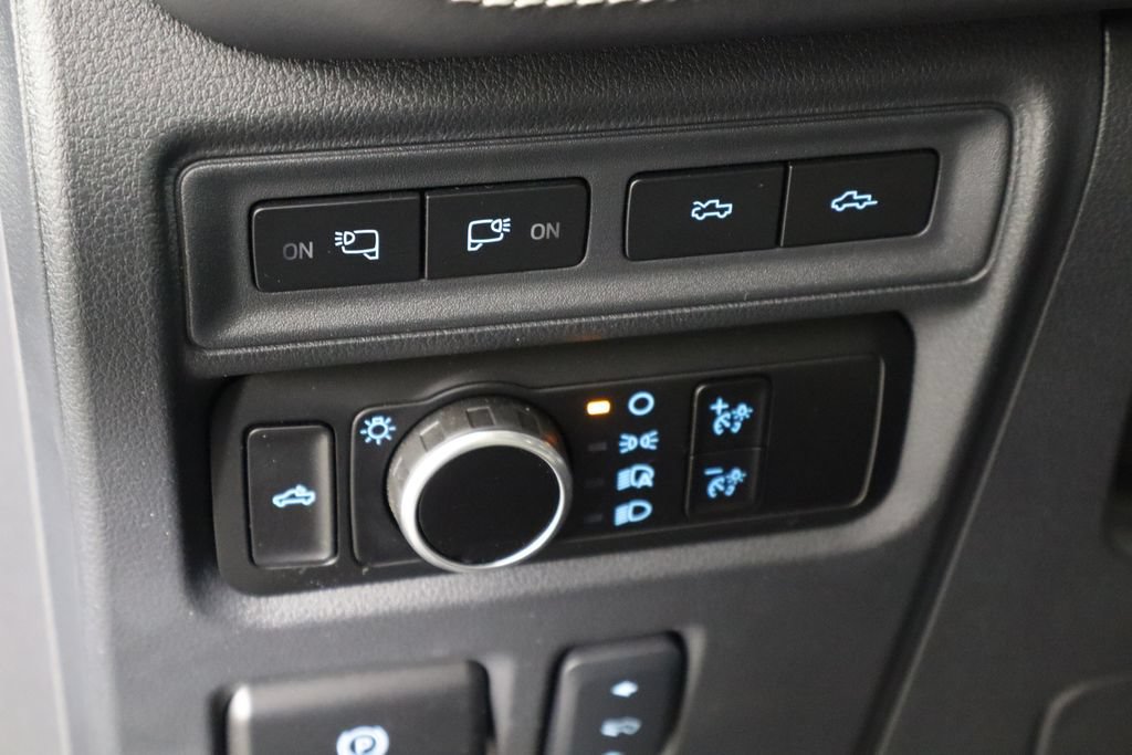 Used 2023 Ford F150 Lightning Platinum AWD/4WD image 23
