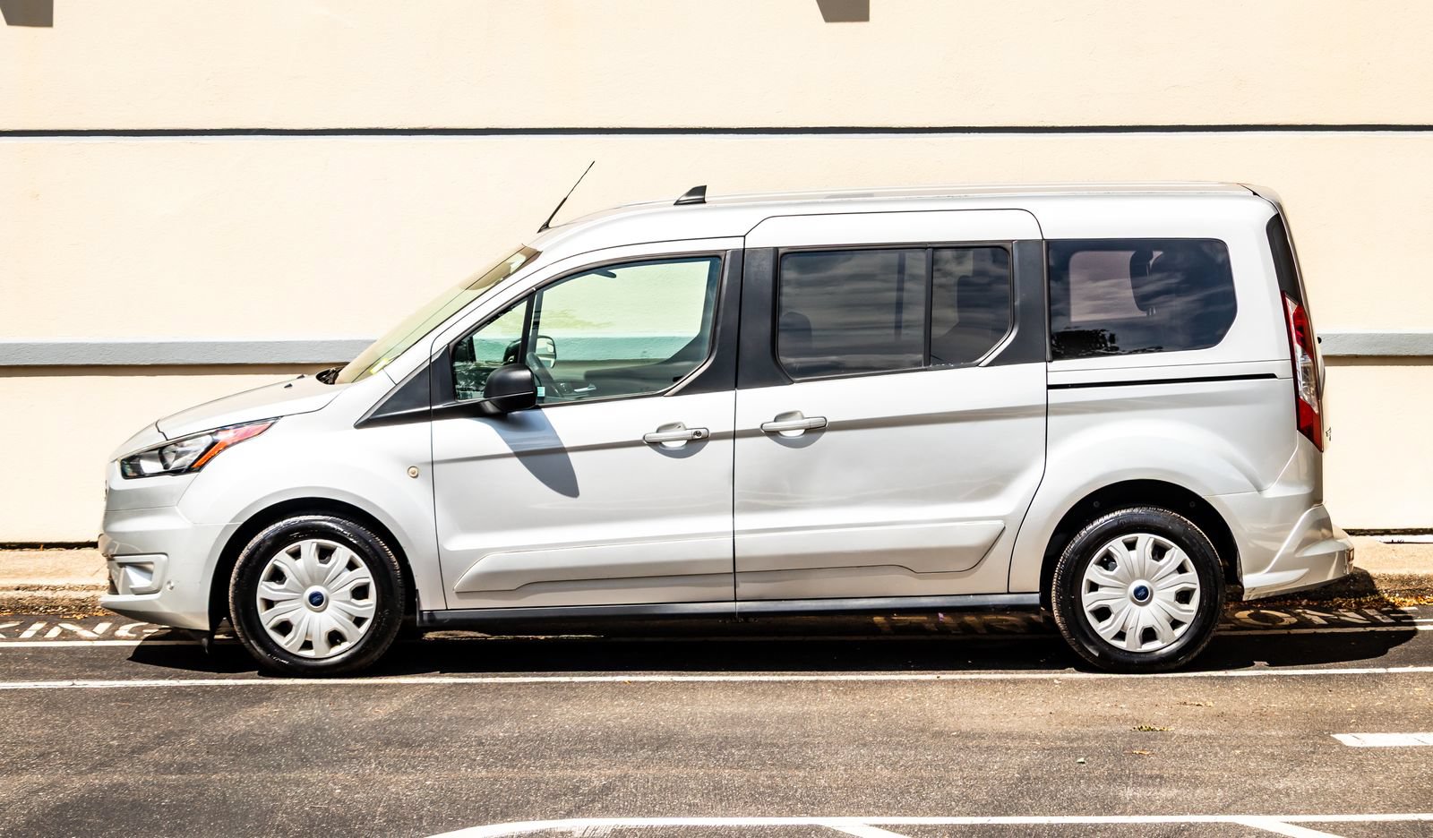 Used 2021 Ford Transit Connect XLT FWD image 4