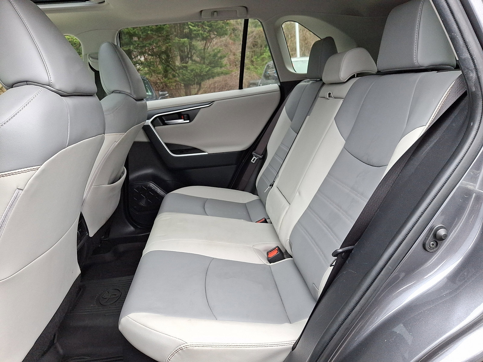 Used 2020 Toyota RAV4 Limited w/ Carpet Mat Package AWD/4WD image 10