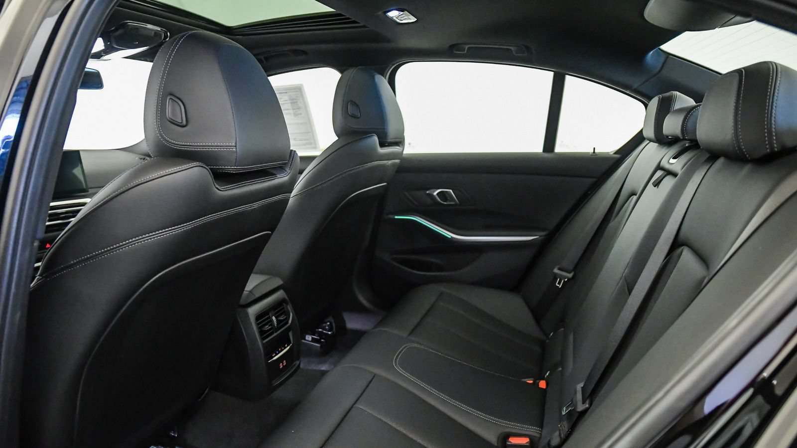 Used 2024 BMW 330e w/ Convenience Package RWD image 16