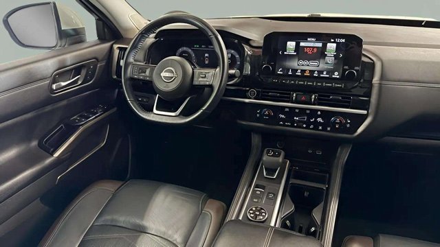 Used 2024 Nissan Pathfinder Platinum image 31