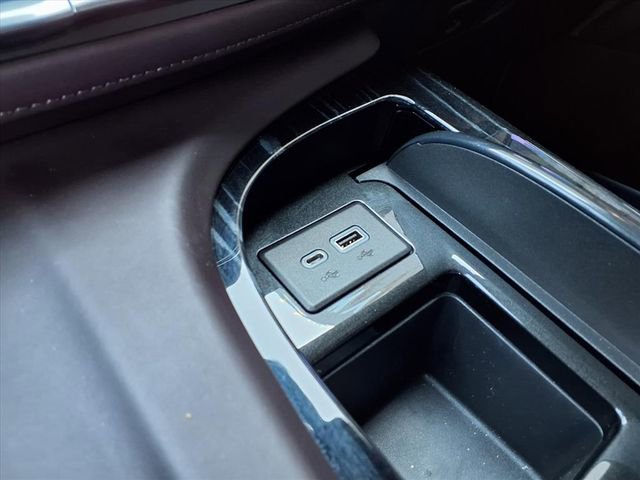 Used 2023 Cadillac Escalade ESV V image 35