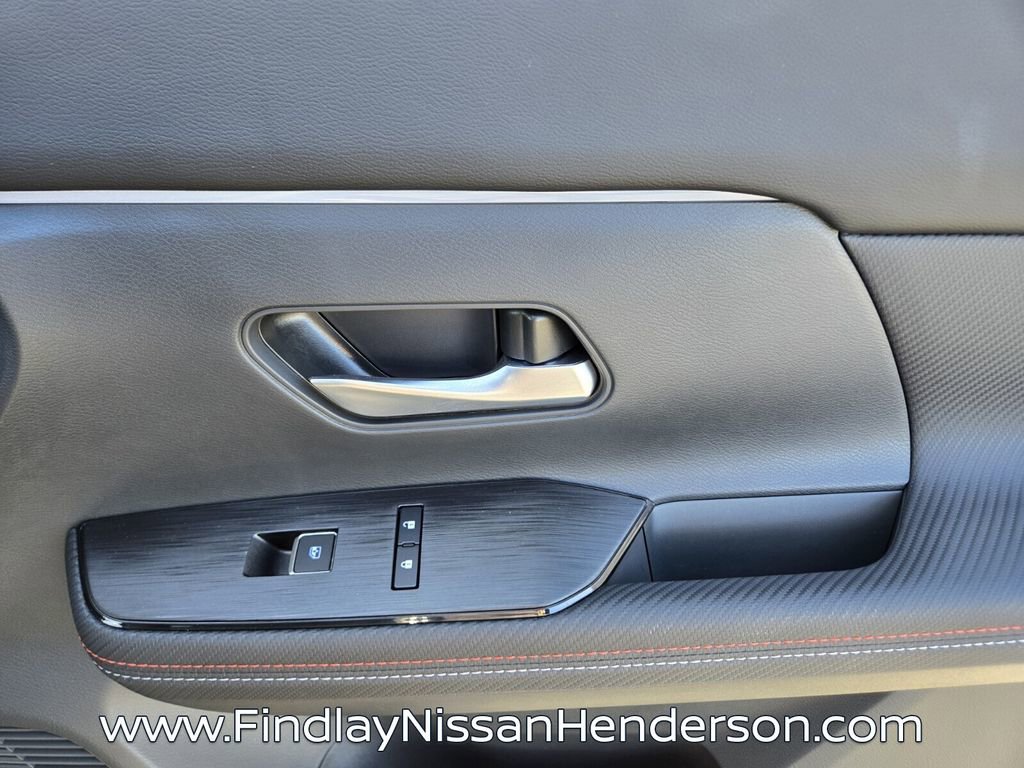 Used 2025 Nissan Kicks SR AWD/4WD image 18