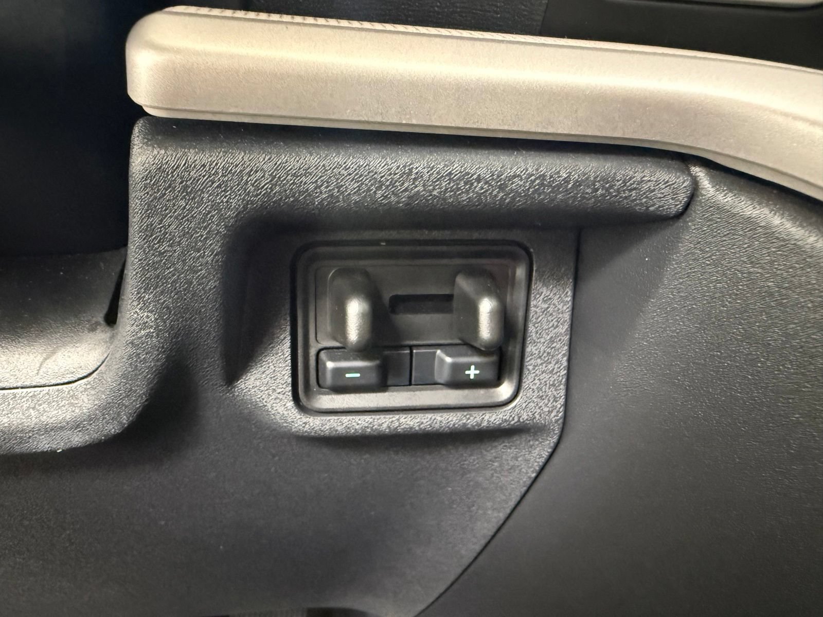 Used 2025 Ford Expedition Active AWD/4WD image 24