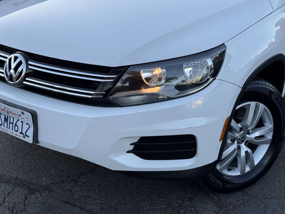 Used 2017 Volkswagen Tiguan S image 3