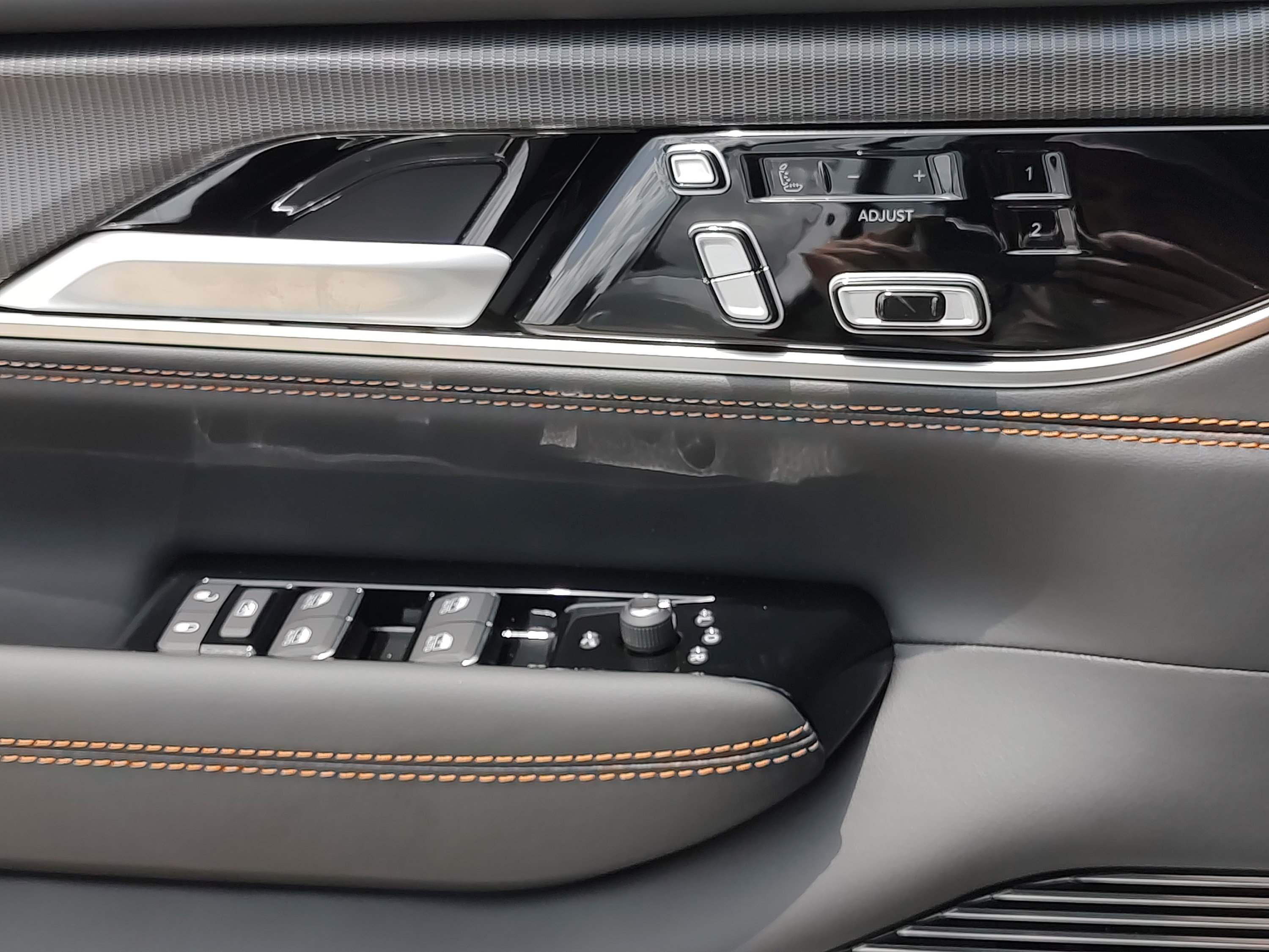 New 2026 Jeep Grand Wagoneer L Summit AWD/4WD image 24