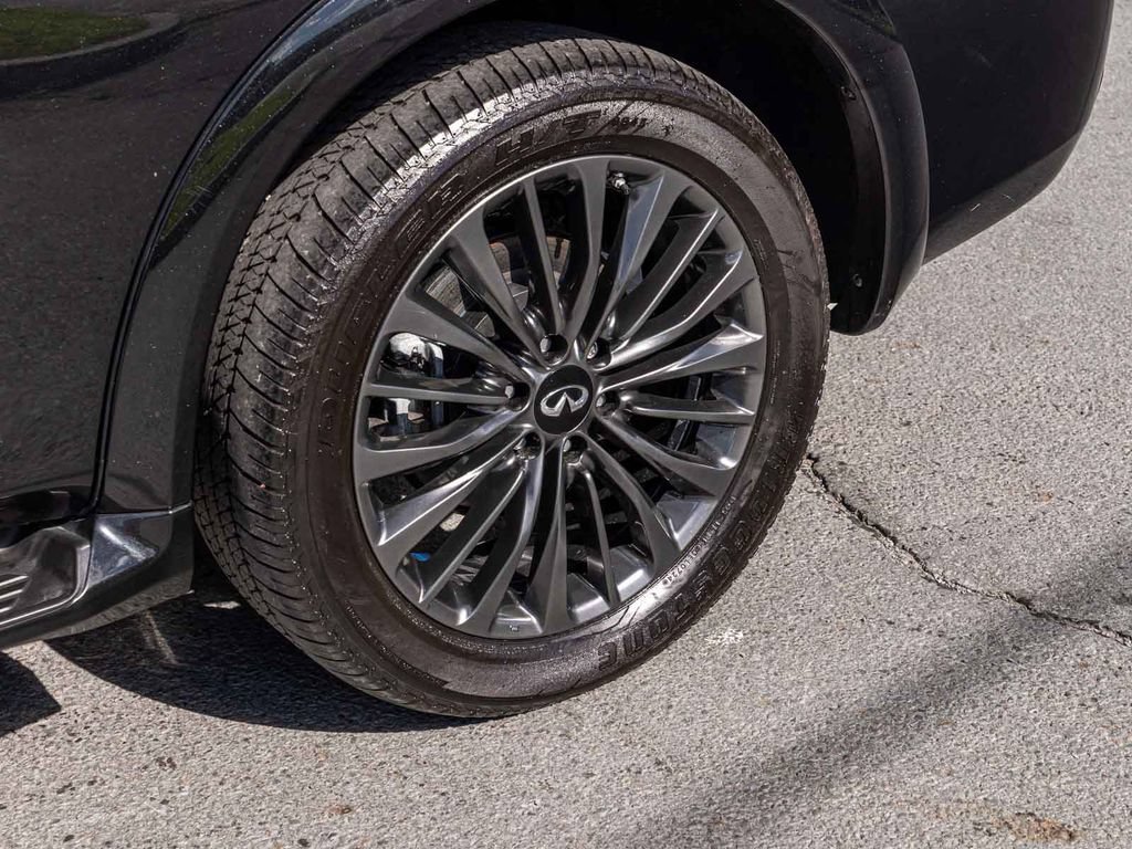 Used 2024 INFINITI QX80 Sensory AWD/4WD image 8