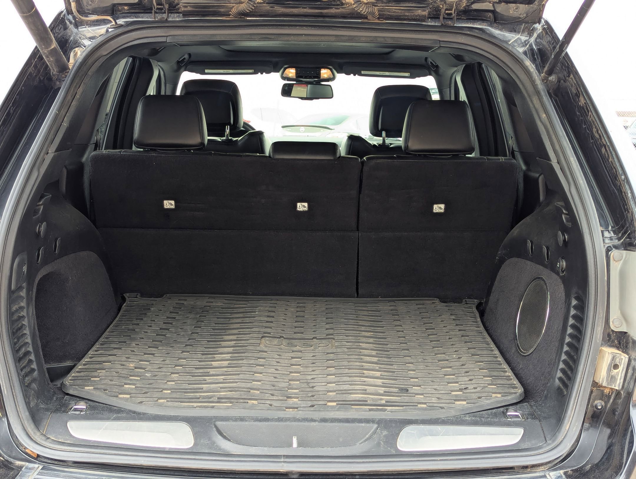 Used 2014 Jeep Grand Cherokee Limited w/ Luxury Group II image 24