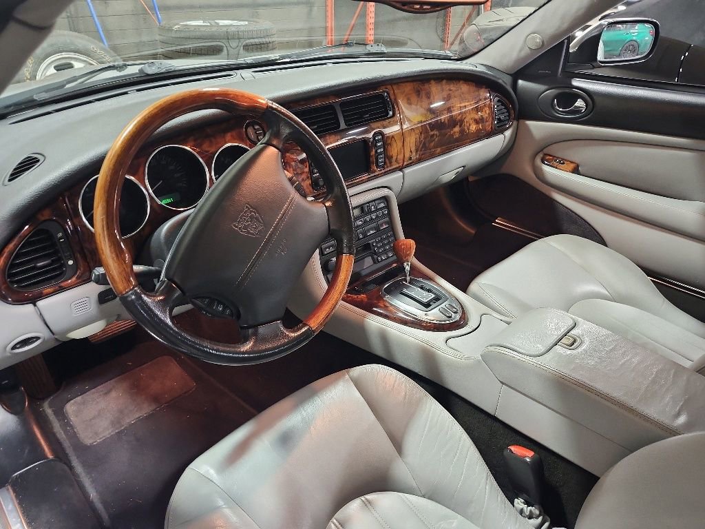 Used 2006 Jaguar XK8 Convertible RWD image 2