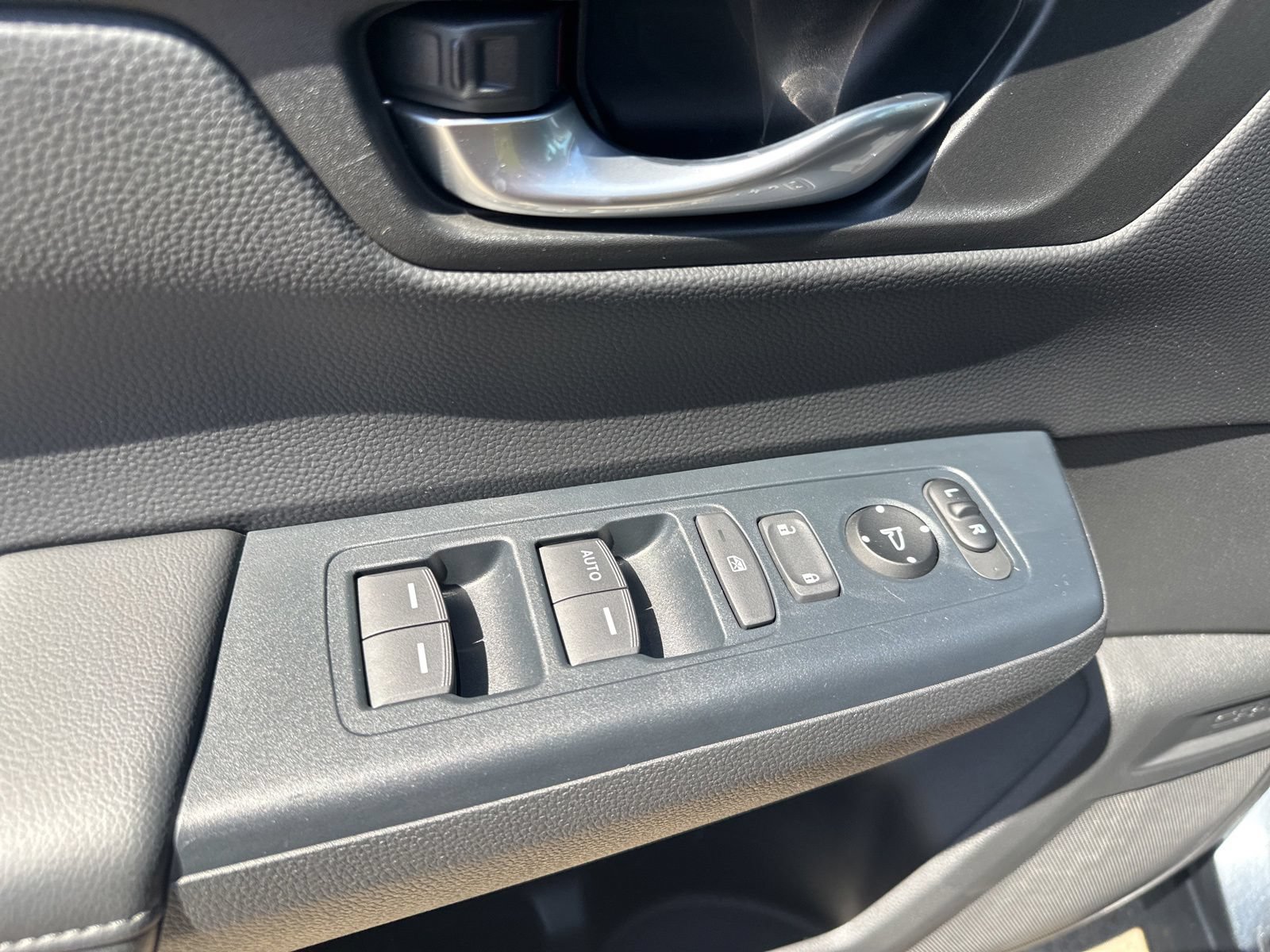 Used 2024 Honda CR-V LX image 16