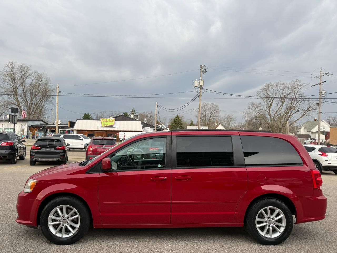 Used 2014 Dodge Grand Caravan SXT image 2