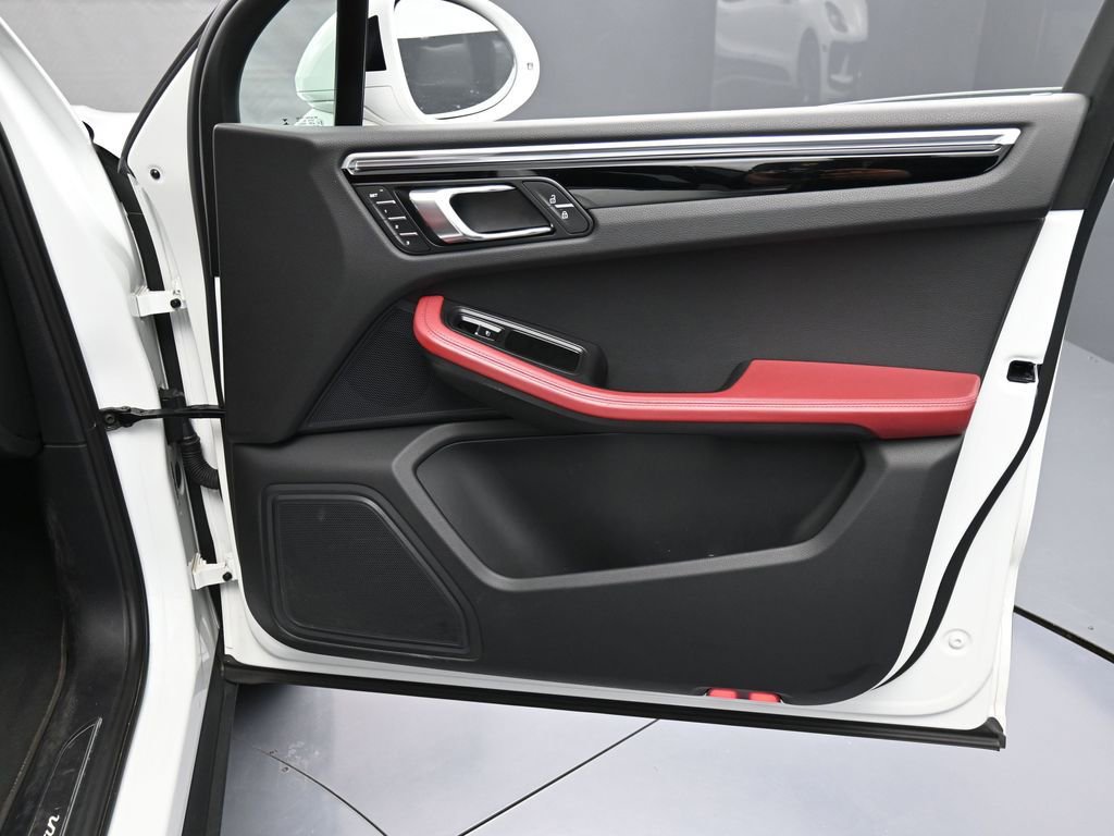 Certified 2023 Porsche Macan Turbo image 29