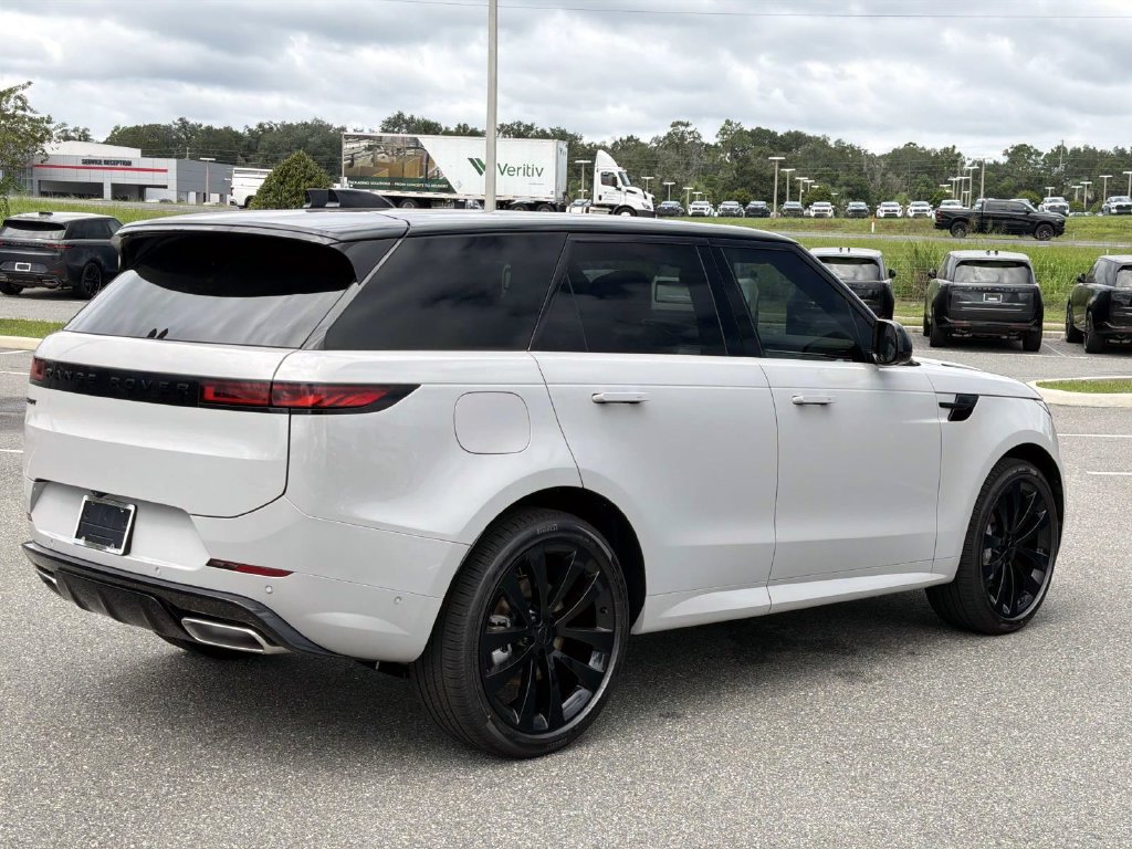 New 2027 Land Rover Range Rover Sport Dynamic SE AWD/4WD image 5