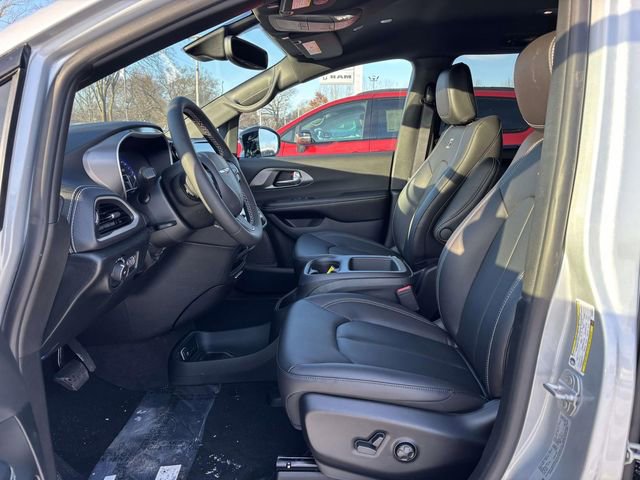 New 2026 Chrysler Pacifica Select w/ S Appearance Package FWD image 5