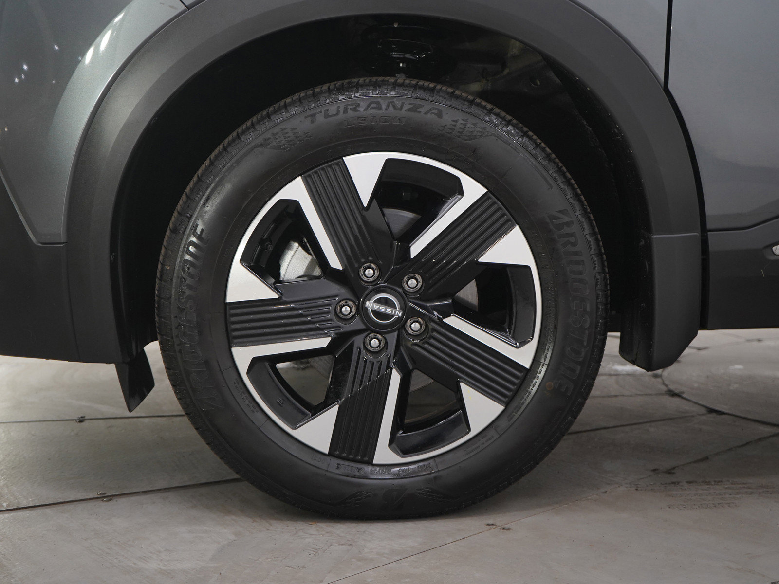 Used 2025 Nissan Kicks SR image 29