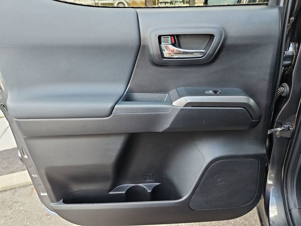 Used 2020 Toyota Tacoma TRD Sport w/ TRD Premium Sport Package AWD/4WD image 30