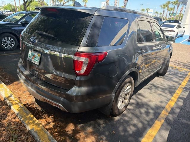 Used 2017 Ford Explorer XLT image 11