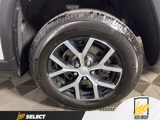 Used 2023 Jeep Grand Cherokee L Limited AWD/4WD image 35