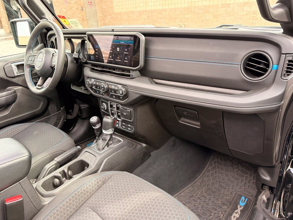 Used 2024 Jeep Wrangler Unlimited Rubicon 4xe w/ Convenience Group AWD/4WD image 15