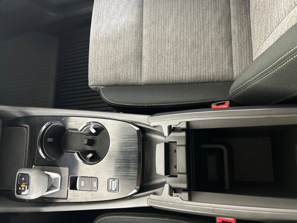 Used 2023 Nissan Rogue SV image 15