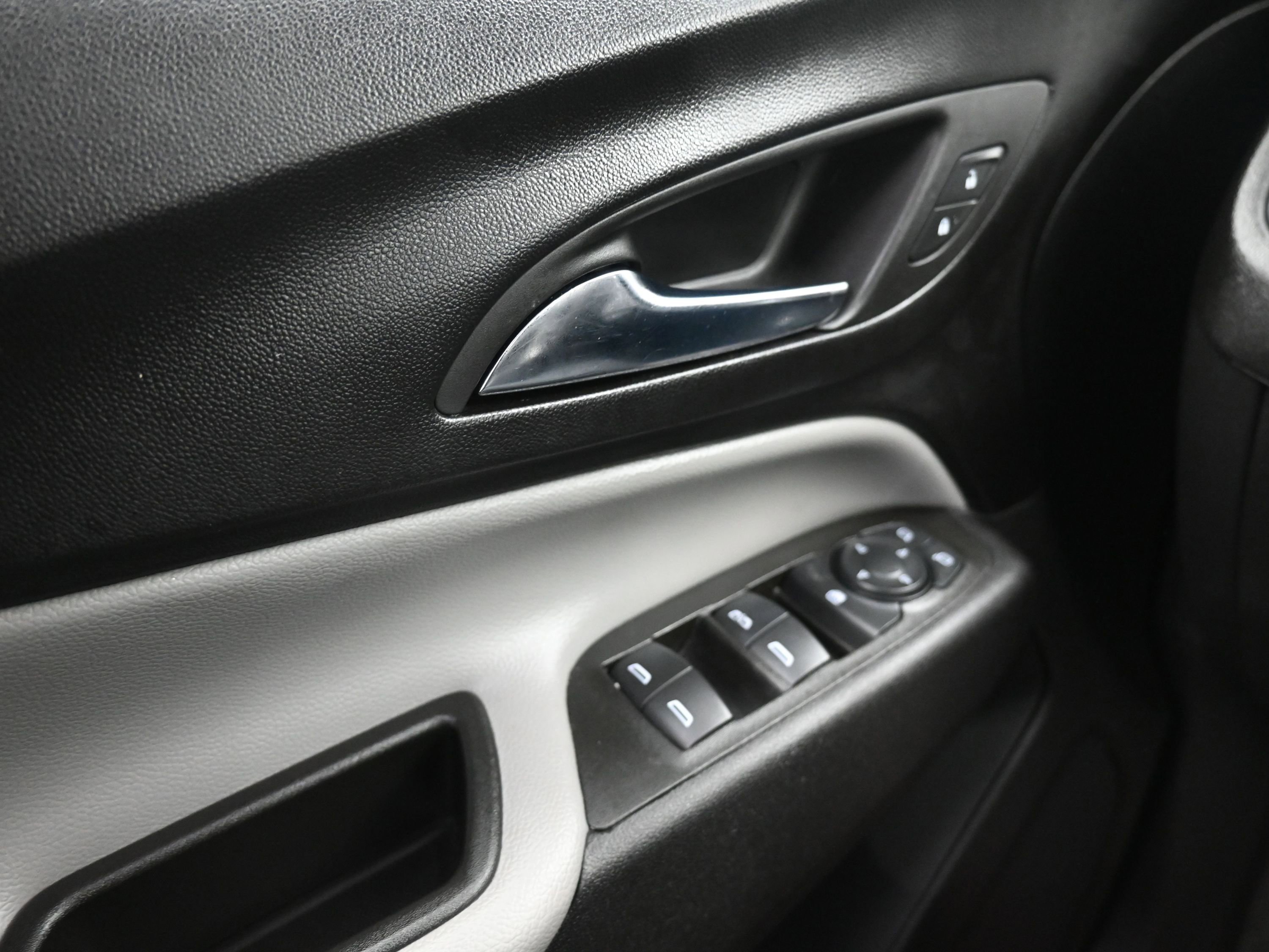 Used 2024 Chevrolet Equinox LS image 28