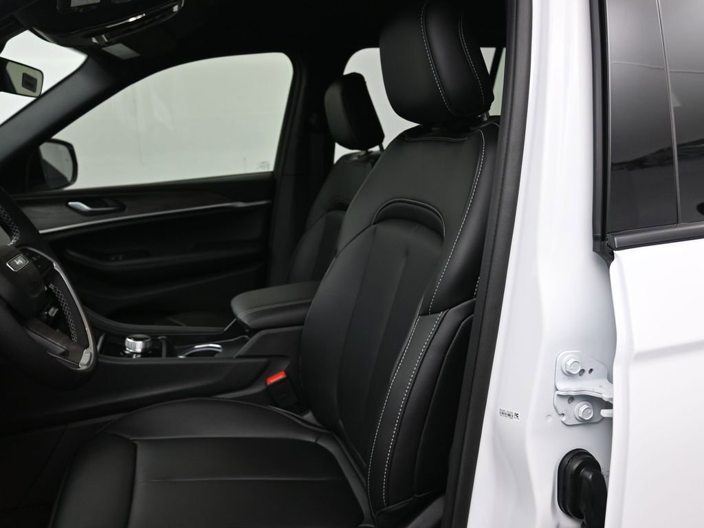 New 2025 Jeep Grand Cherokee Limited w/ Black Appearance Package image 14